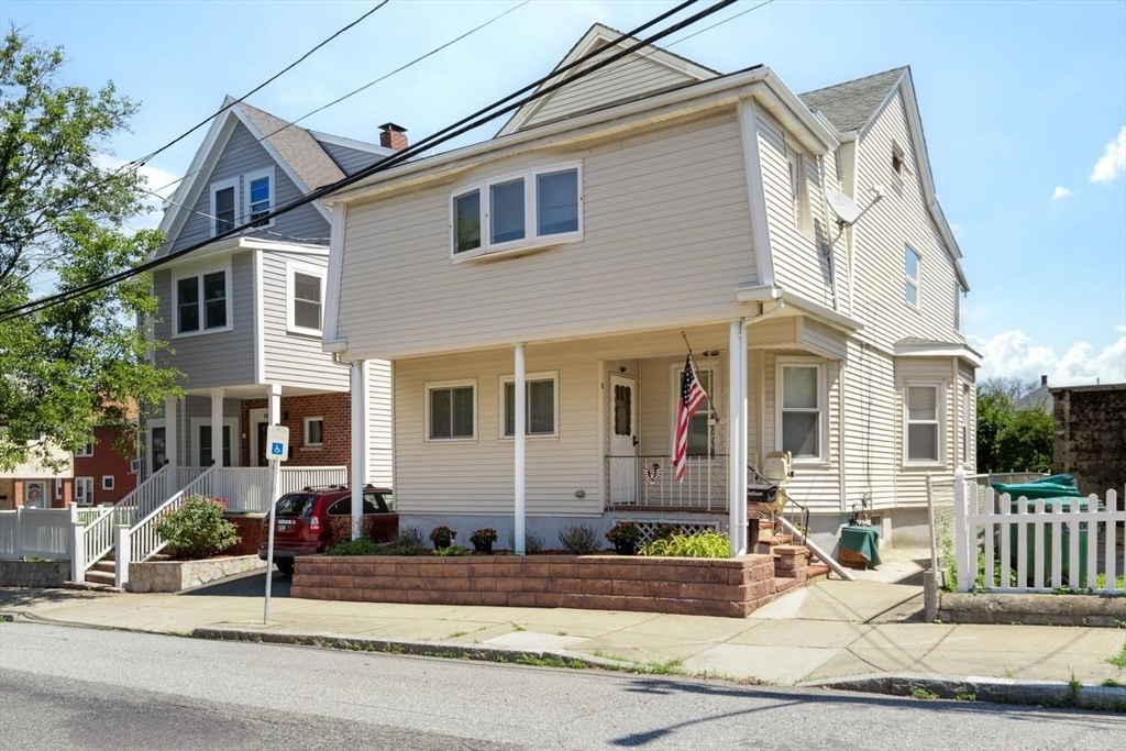16 William St, Medford, Massachusetts, 3 Bedrooms Bedrooms, 9 Rooms Rooms,2 BathroomsBathrooms,Residential,For Sale,William St,73550353