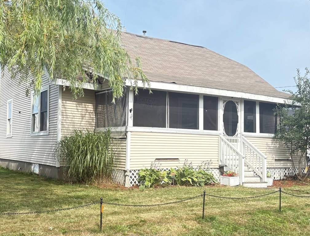 40 Surf Ave (Weekly Rental), Marshfield, Massachusetts, 3 Bedrooms Bedrooms, 6 Rooms Rooms,2 BathroomsBathrooms,Residential Lease,For Rent,Surf Ave (Weekly Rental),73550558