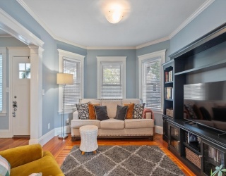 24 Barton Street, Somerville, Massachusetts, 2 Bedrooms Bedrooms, 6 Rooms Rooms,1 BathroomBathrooms,Residential,For Sale,Barton Street,73550598