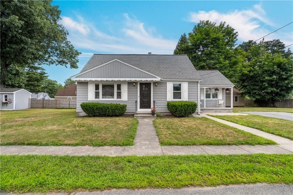 3 Eisenhower Dr, Smithfield, Rhode Island, 4 Bedrooms Bedrooms, 8 Rooms Rooms,2 BathroomsBathrooms,Residential,For Sale,Eisenhower Dr,73549969