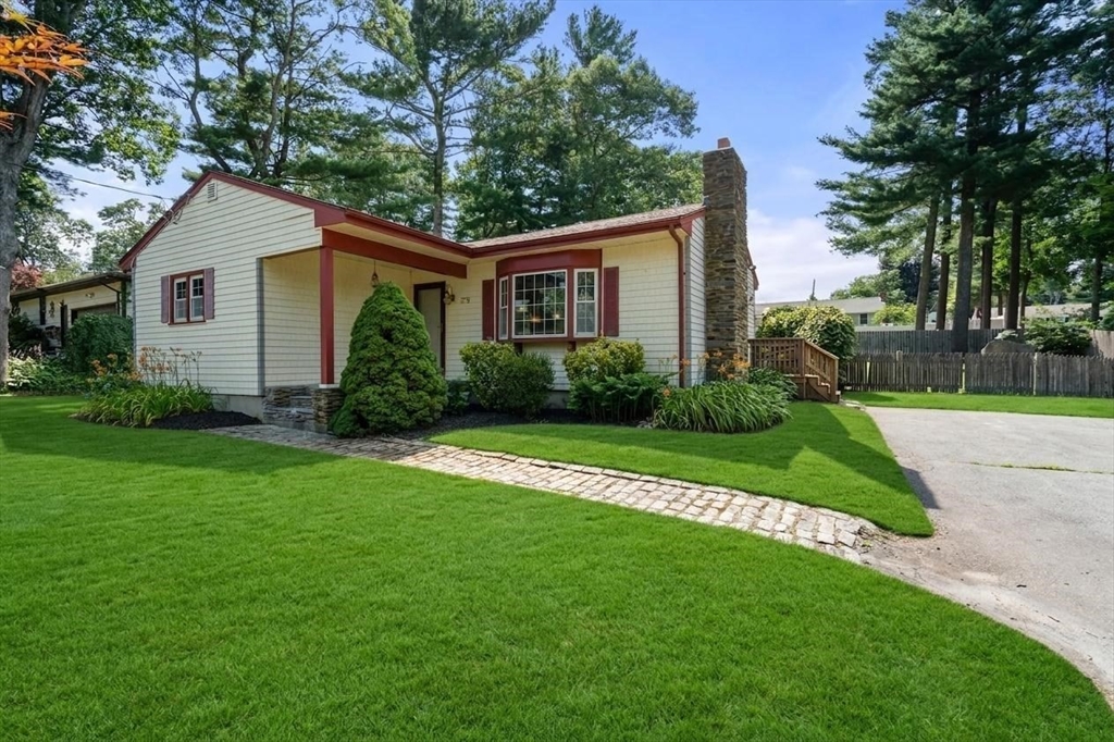 375 Middle Rd, Acushnet, Massachusetts, 3 Bedrooms Bedrooms, 5 Rooms Rooms,1 BathroomBathrooms,Residential,For Sale,Middle Rd,73550626