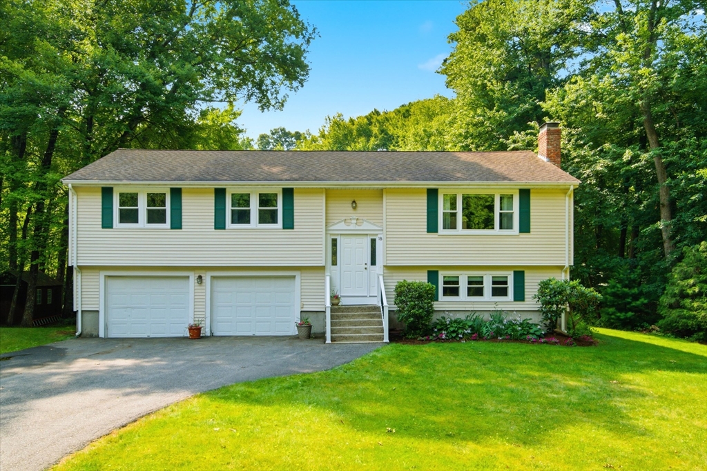 18 Stone Dr, Northborough, Massachusetts, 3 Bedrooms Bedrooms, 6 Rooms Rooms,2.5 BathroomsBathrooms,Residential,For Sale,Stone Dr,73550618