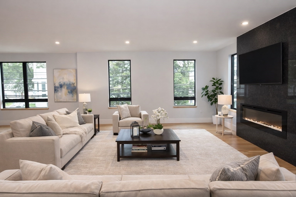 316 School St, Waltham, Massachusetts, 4 Bedrooms Bedrooms, 10 Rooms Rooms,4 BathroomsBathrooms,Residential,For Sale,School St,73550623