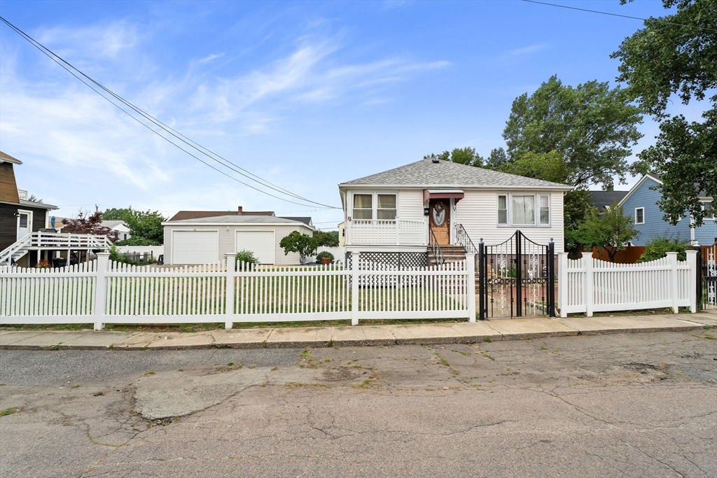 101 Kenberma St, Hull, Massachusetts, 5 Bedrooms Bedrooms, 10 Rooms Rooms,2 BathroomsBathrooms,Residential,For Sale,Kenberma St,73550932