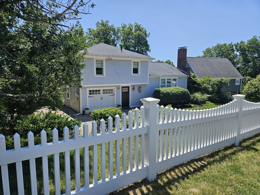20 Burg Ave, Sandwich, Massachusetts, 2 Bedrooms Bedrooms, 5 Rooms Rooms,2 BathroomsBathrooms,Residential,For Sale,Burg Ave,73548875