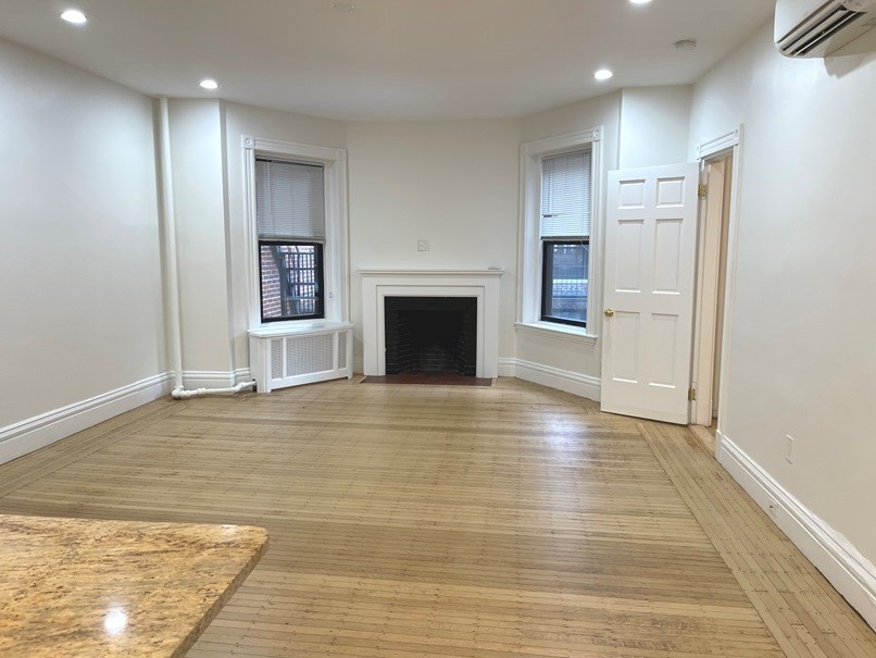 174 Newbury Street, Boston, Massachusetts, 1 Bedroom Bedrooms, 3 Rooms Rooms,1 BathroomBathrooms,Residential Lease,For Rent,Newbury Street,73550878
