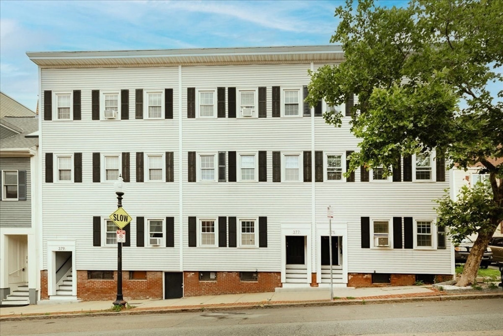 377 Bunker Hill St., Boston, Massachusetts, 2 Bedrooms Bedrooms, 4 Rooms Rooms,1 BathroomBathrooms,Residential,For Sale,Bunker Hill St.,73544374