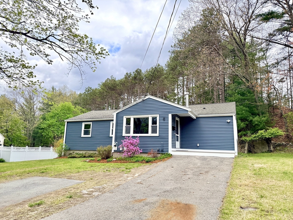 8 Reardon Rd, Hudson, Massachusetts, 4 Bedrooms Bedrooms, 7 Rooms Rooms,2 BathroomsBathrooms,Residential,For Sale,Reardon Rd,73550553
