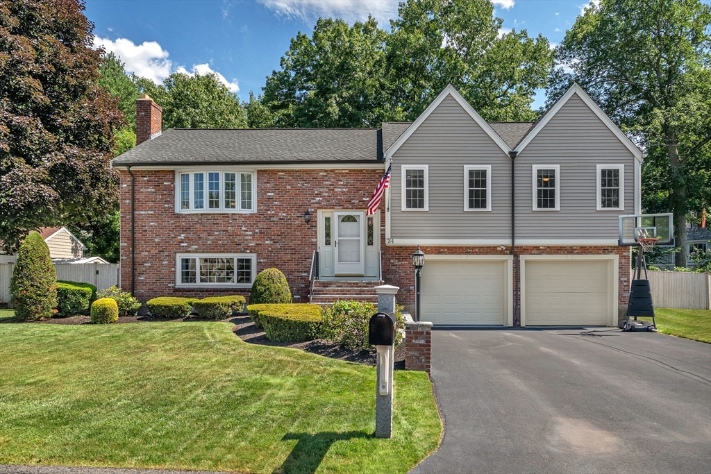 34 Judith Cir, Dedham, Massachusetts, 4 Bedrooms Bedrooms, 9 Rooms Rooms,3 BathroomsBathrooms,Residential,For Sale,Judith Cir,73550669