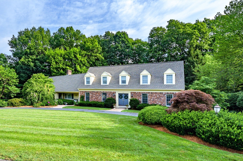 115 Williamsburg Dr, Longmeadow, Massachusetts, 4 Bedrooms Bedrooms, 8 Rooms Rooms,4 BathroomsBathrooms,Residential,For Sale,Williamsburg Dr,73550675