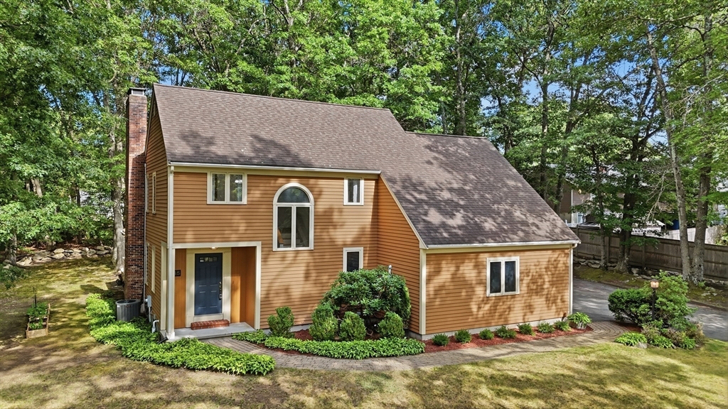 65 Bennett Street, Hudson, Massachusetts, 3 Bedrooms Bedrooms, 7 Rooms Rooms,3.5 BathroomsBathrooms,Residential,For Sale,Bennett Street,73550749