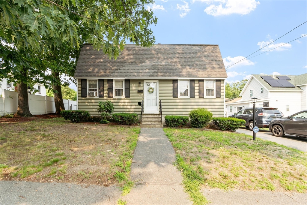 12 Stromquist Avenue, Lowell, Massachusetts, 4 Bedrooms Bedrooms, 7 Rooms Rooms,2 BathroomsBathrooms,Residential,For Sale,Stromquist Avenue,73550820