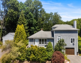 50 Idlewood Ave, Hamilton, Massachusetts, 3 Bedrooms Bedrooms, 12 Rooms Rooms,3 BathroomsBathrooms,Residential,For Sale,Idlewood Ave,73550713