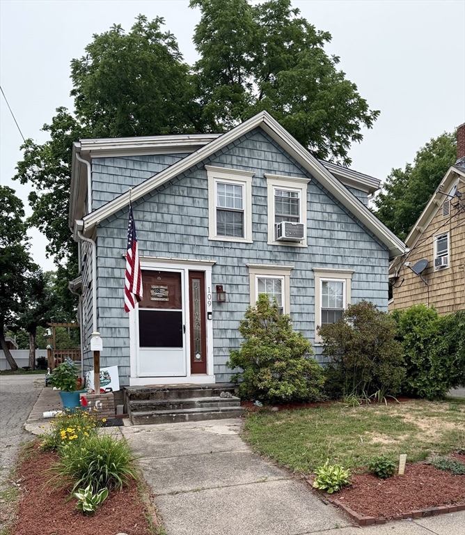 109 Union St, Attleboro, Massachusetts, 4 Bedrooms Bedrooms, 7 Rooms Rooms,1 BathroomBathrooms,Residential,For Sale,Union St,73550926
