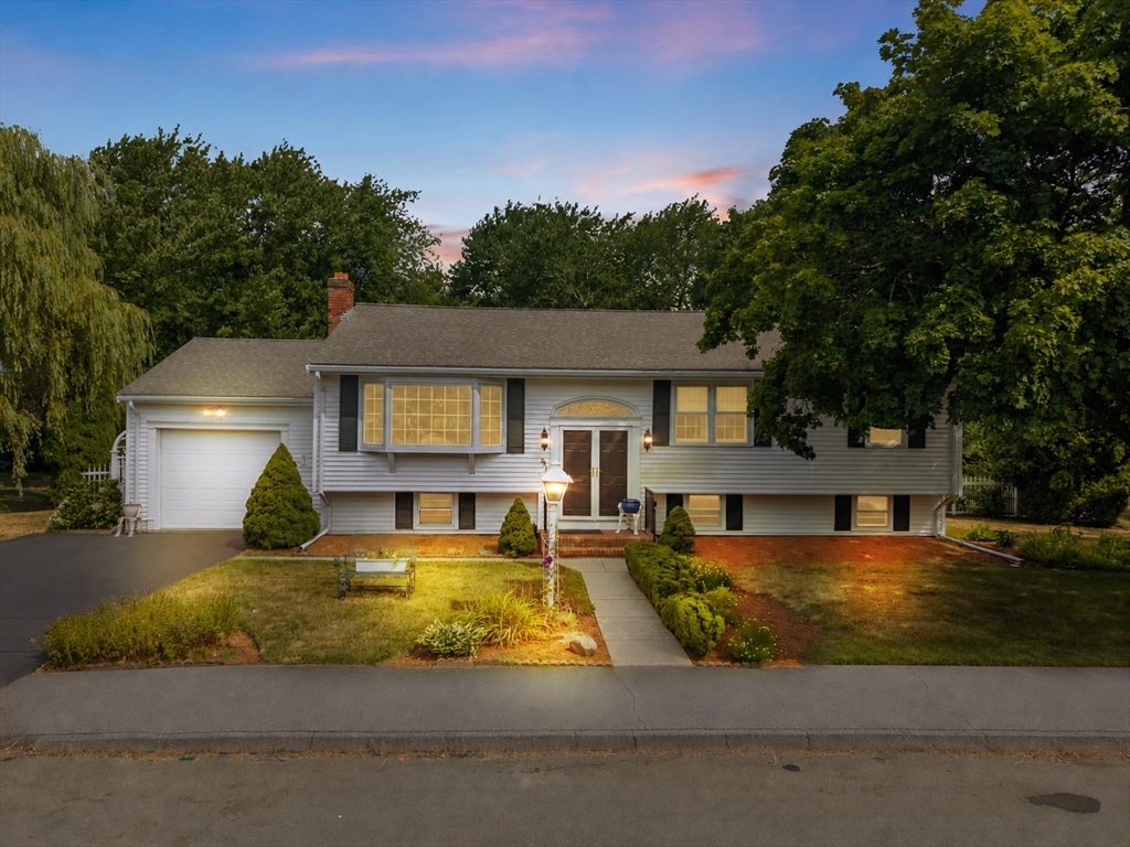 45 Sun Valley Dr, Braintree, Massachusetts, 3 Bedrooms Bedrooms, 8 Rooms Rooms,2 BathroomsBathrooms,Residential,For Sale,Sun Valley Dr,73550769