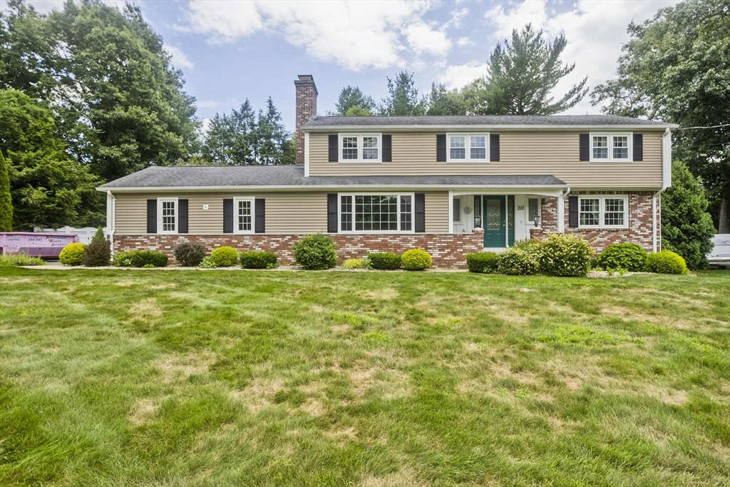 210 Steiger Dr, Westfield, Massachusetts, 4 Bedrooms Bedrooms, 11 Rooms Rooms,2.5 BathroomsBathrooms,Residential,For Sale,Steiger Dr,73550846