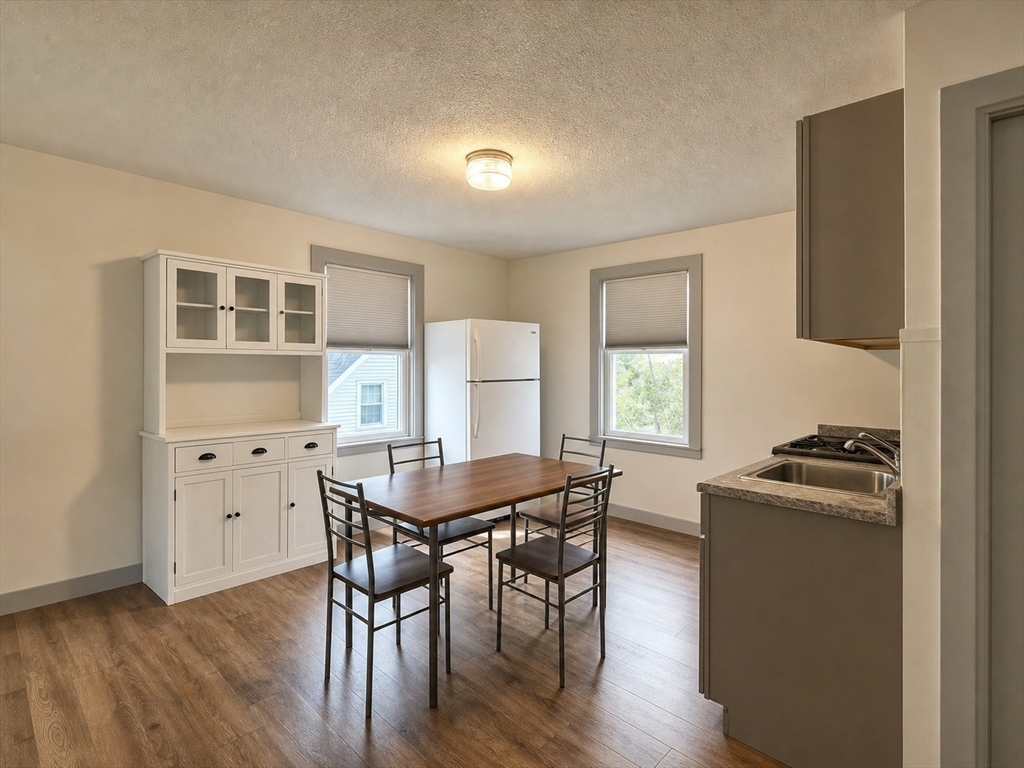 121 Thorndike St, Cambridge, Massachusetts, 4 Rooms Rooms,1 BathroomBathrooms,Residential Lease,For Rent,Thorndike St,73550957
