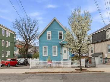 30 Woodlawn St, Everett, Massachusetts, 3 Bedrooms Bedrooms, 6 Rooms Rooms,2.5 BathroomsBathrooms,Residential,For Sale,Woodlawn St,73550735