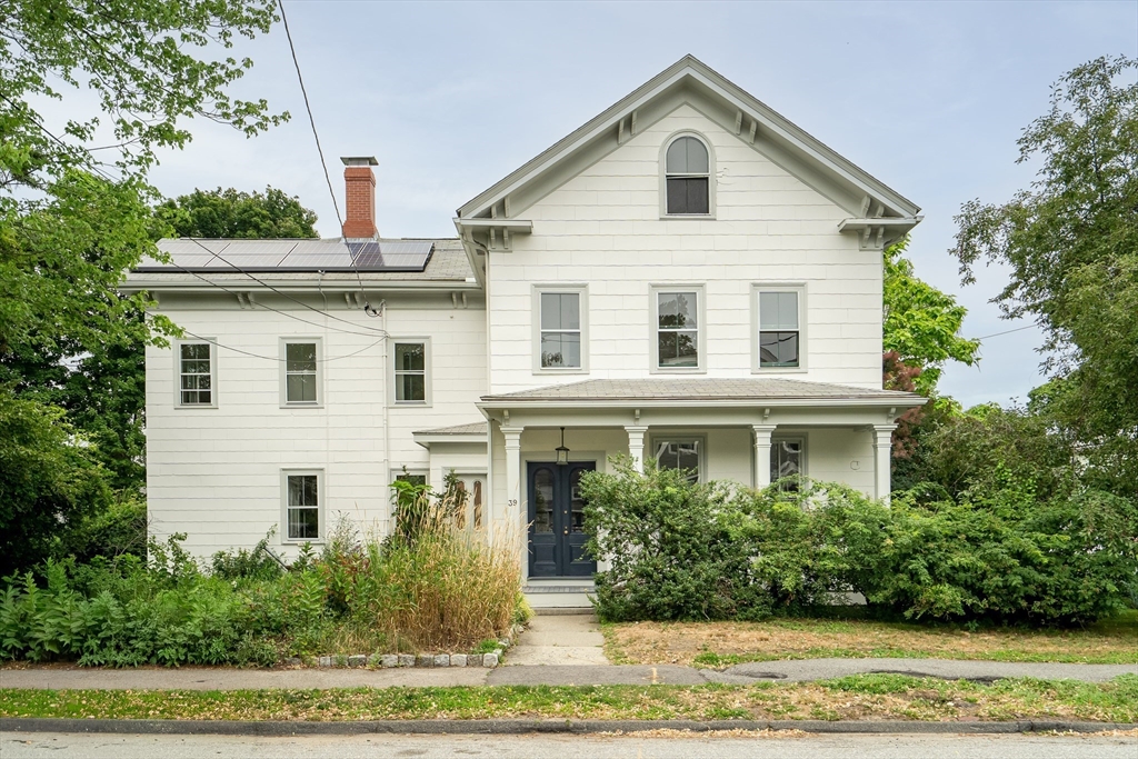 39 Green St, Watertown, Massachusetts, 4 Bedrooms Bedrooms, 9 Rooms Rooms,2 BathroomsBathrooms,Residential,For Sale,Green St,73550472
