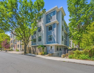 192 Raymond St, Cambridge, Massachusetts, 2 Bedrooms Bedrooms, 4 Rooms Rooms,2 BathroomsBathrooms,Residential,For Sale,Raymond St,73550741