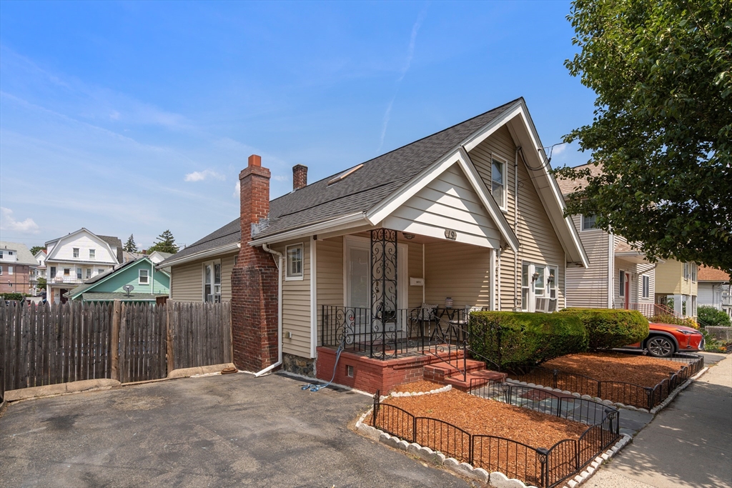 19 Elsie St, Everett, Massachusetts, 3 Bedrooms Bedrooms, 5 Rooms Rooms,2 BathroomsBathrooms,Residential,For Sale,Elsie St,73550745