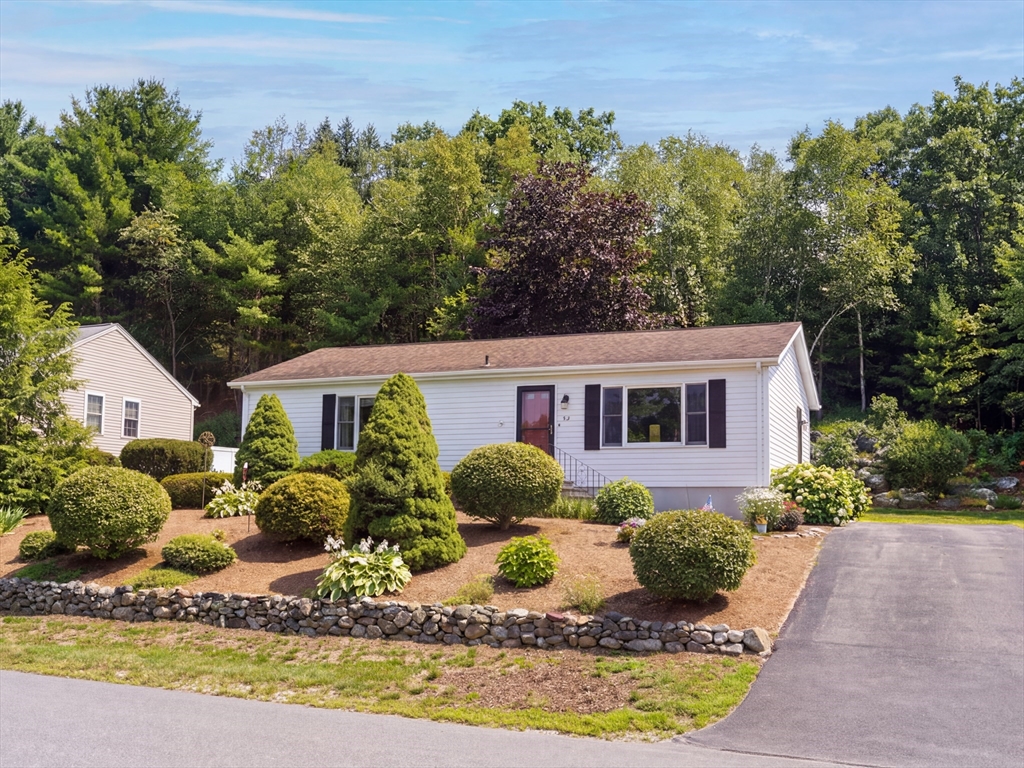 42 Deacon, Northborough, Massachusetts, 2 Bedrooms Bedrooms, 5 Rooms Rooms,2 BathroomsBathrooms,Residential,For Sale,Deacon,73550466