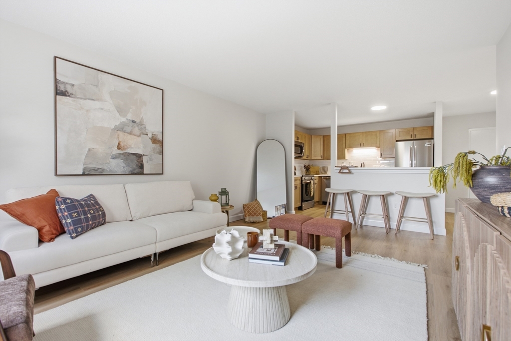 474 Broadway, Somerville, Massachusetts, 1 Bedroom Bedrooms, 3 Rooms Rooms,1 BathroomBathrooms,Residential,For Sale,Broadway,73550750
