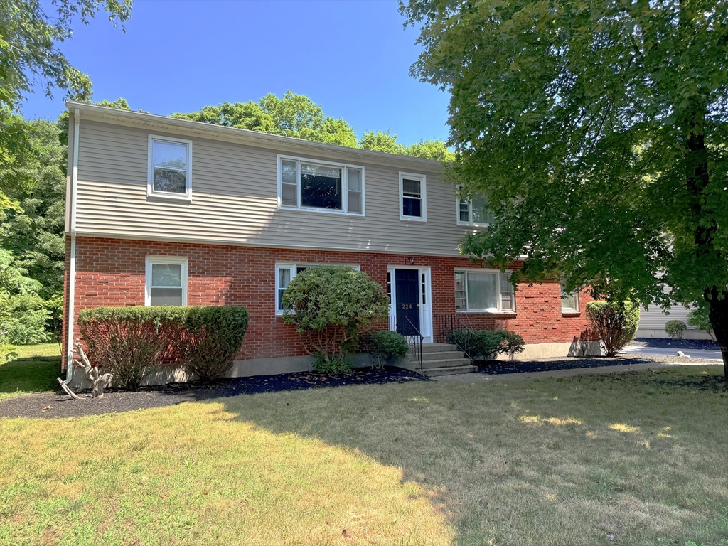 224 Chestnut Street, North Attleboro, Massachusetts, 8 Bedrooms Bedrooms, 16 Rooms Rooms,4 BathroomsBathrooms,Residential Income,For Sale,Chestnut Street,73550758