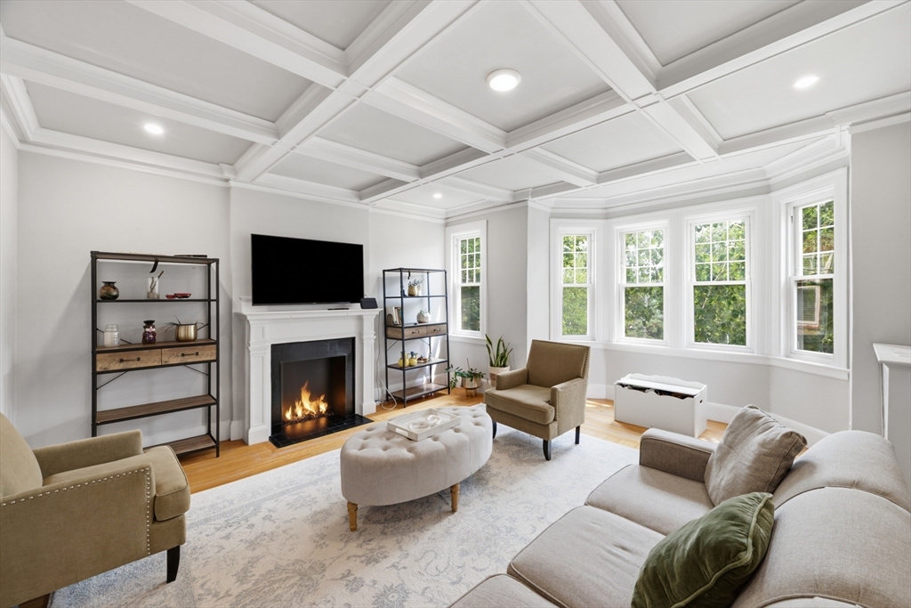585 Franklin Street, Melrose, Massachusetts, 3 Bedrooms Bedrooms, 7 Rooms Rooms,1 BathroomBathrooms,Residential,For Sale,Franklin Street,73550131
