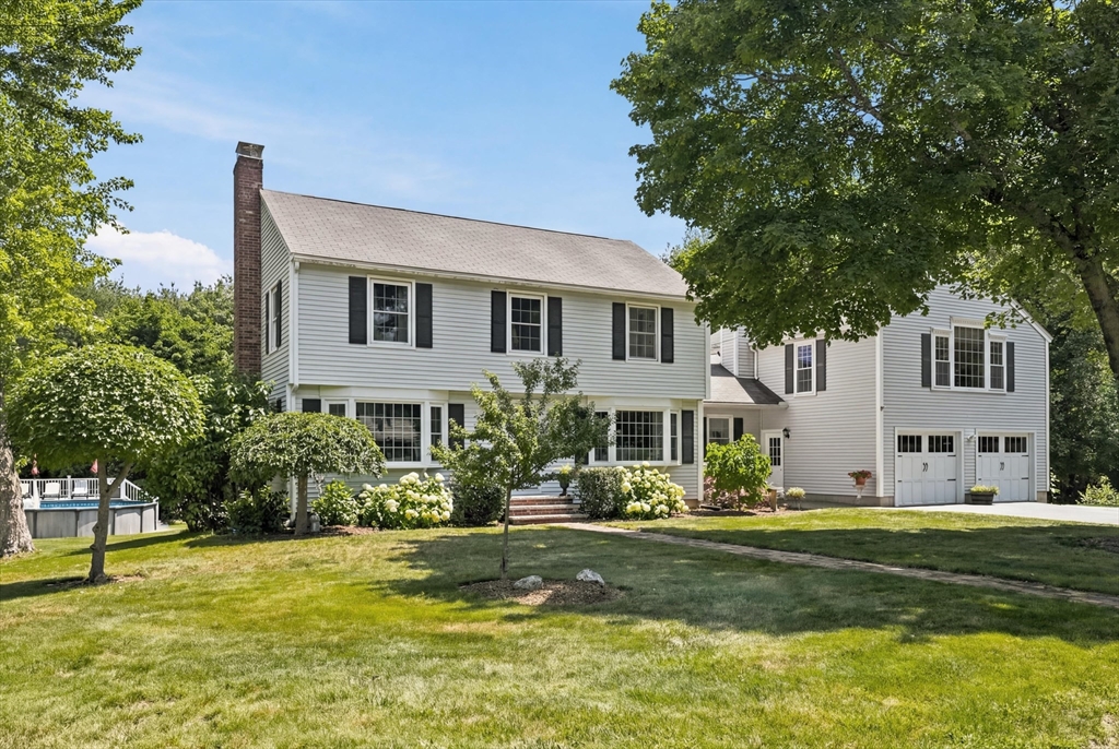 67 Surrey Dr, North Andover, Massachusetts, 5 Bedrooms Bedrooms, 9 Rooms Rooms,2 BathroomsBathrooms,Residential,For Sale,Surrey Dr,73550763