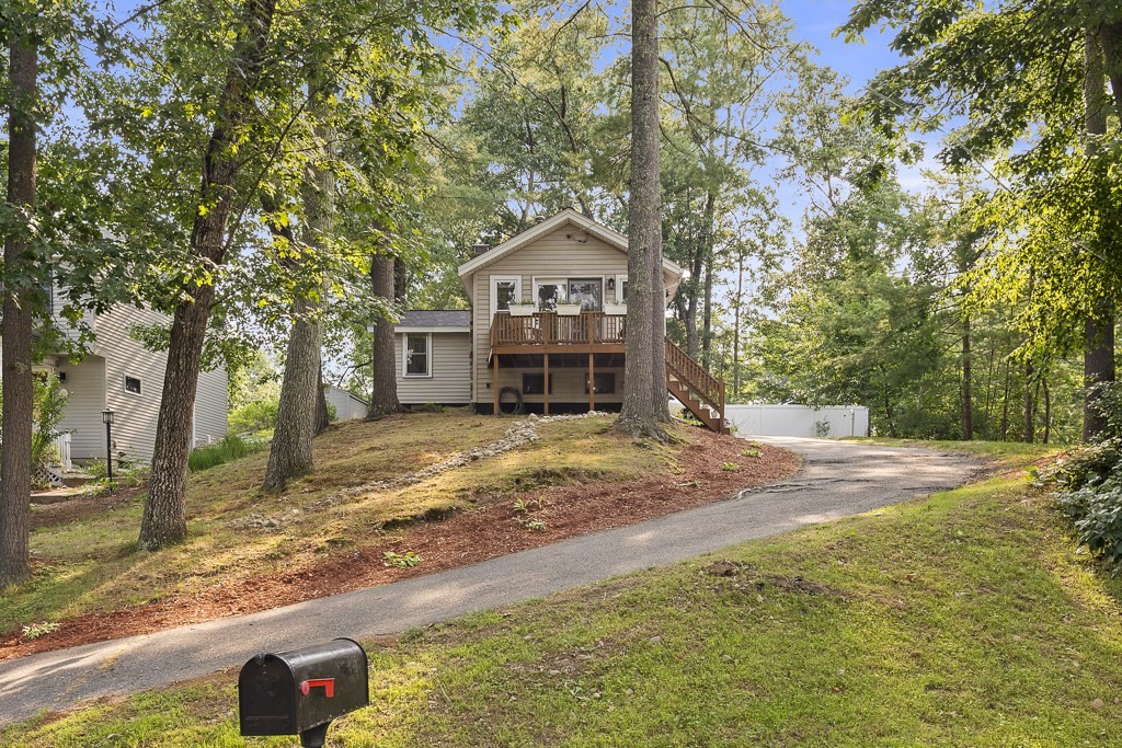 36 Elm Rd., Westford, Massachusetts, 2 Bedrooms Bedrooms, 4 Rooms Rooms,1 BathroomBathrooms,Residential,For Sale,Elm Rd.,73550660
