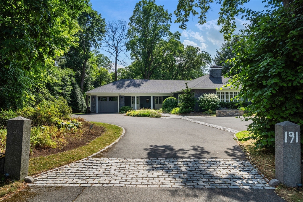 191 Adams St, Milton, Massachusetts, 4 Bedrooms Bedrooms, 10 Rooms Rooms,3 BathroomsBathrooms,Residential,For Sale,Adams St,73550784
