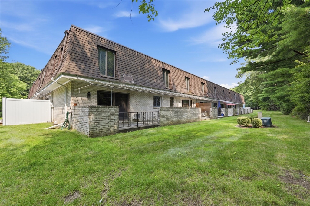 155 Porter Lake Drive, Springfield, Massachusetts, 2 Bedrooms Bedrooms, 5 Rooms Rooms,1.5 BathroomsBathrooms,Residential,For Sale,Porter Lake Drive,73550530