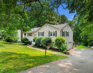 15 Crestwood Drive, Framingham, Massachusetts, 4 Bedrooms Bedrooms, 8 Rooms Rooms,2.5 BathroomsBathrooms,Residential,For Sale,Crestwood Drive,73550787