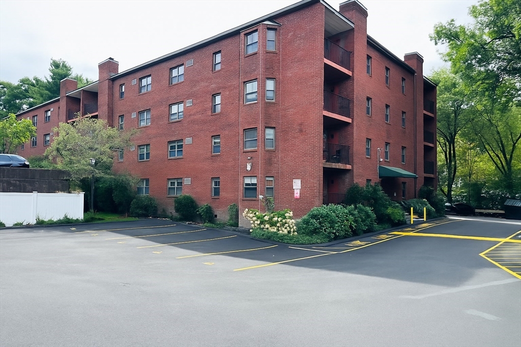 16 Winter, Waltham, Massachusetts, 2 Bedrooms Bedrooms, 5 Rooms Rooms,2 BathroomsBathrooms,Residential,For Sale,Winter,73429345