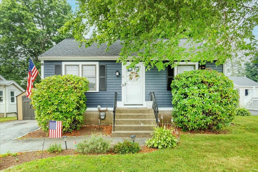 9 Preston Street, Danvers, Massachusetts, 2 Bedrooms Bedrooms, 4 Rooms Rooms,1 BathroomBathrooms,Residential,For Sale,Preston Street,73550543