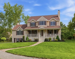187 Sanborn Lane, Reading, Massachusetts, 4 Bedrooms Bedrooms, 12 Rooms Rooms,3.5 BathroomsBathrooms,Residential,For Sale,Sanborn Lane,73524681