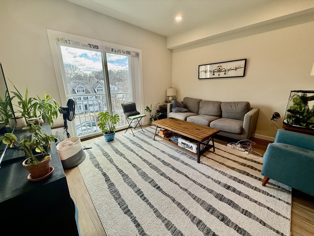 458 Washington St, Boston, Massachusetts, 1 Bedroom Bedrooms, 3 Rooms Rooms,1 BathroomBathrooms,Residential Lease,For Rent,Washington St,73495596
