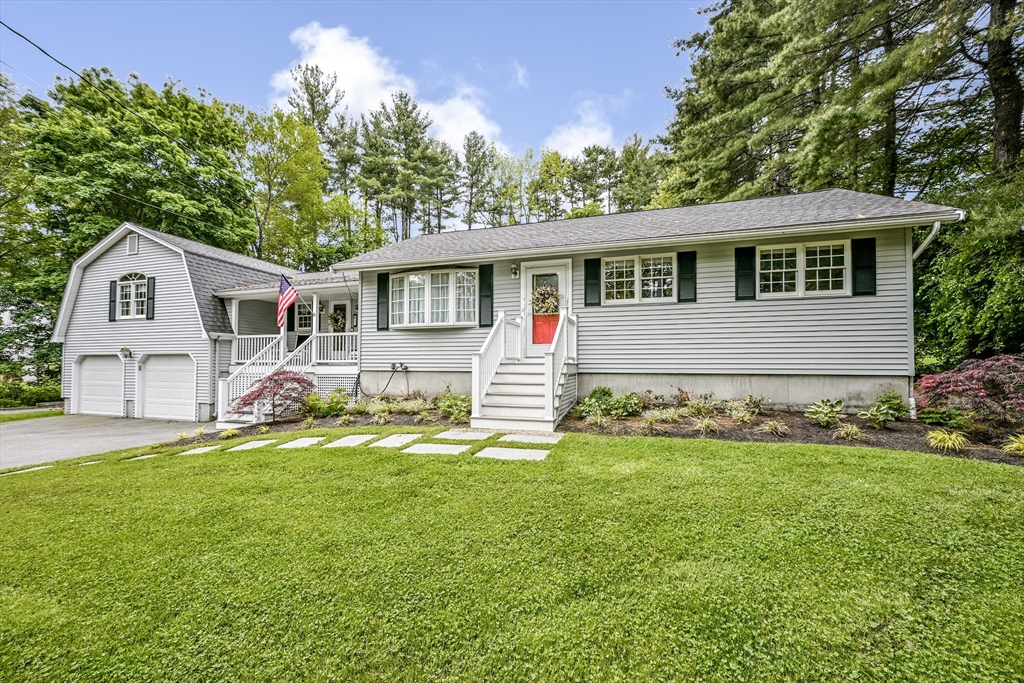 11 Holbrook St, Norfolk, Massachusetts, 4 Bedrooms Bedrooms, 8 Rooms Rooms,2 BathroomsBathrooms,Residential,For Sale,Holbrook St,73523525