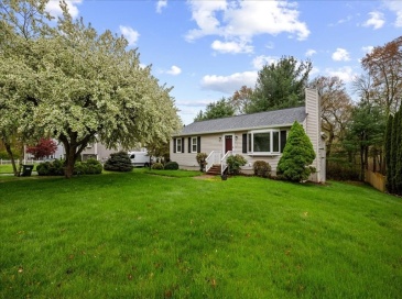 11 Riverside Dr, Webster, Massachusetts, 2 Bedrooms Bedrooms, 5 Rooms Rooms,2 BathroomsBathrooms,Residential,For Sale,Riverside Dr,73515377