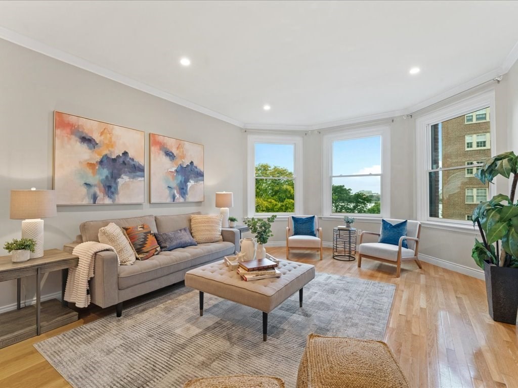 4 Charlesgate East, Boston, Massachusetts, 2 Bedrooms Bedrooms, 5 Rooms Rooms,2 BathroomsBathrooms,Residential,For Sale,Charlesgate East,73515324