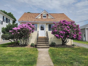 130 Monroe St, Norwood, Massachusetts, 3 Bedrooms Bedrooms, 6 Rooms Rooms,1 BathroomBathrooms,Residential,For Sale,Monroe St,73506540