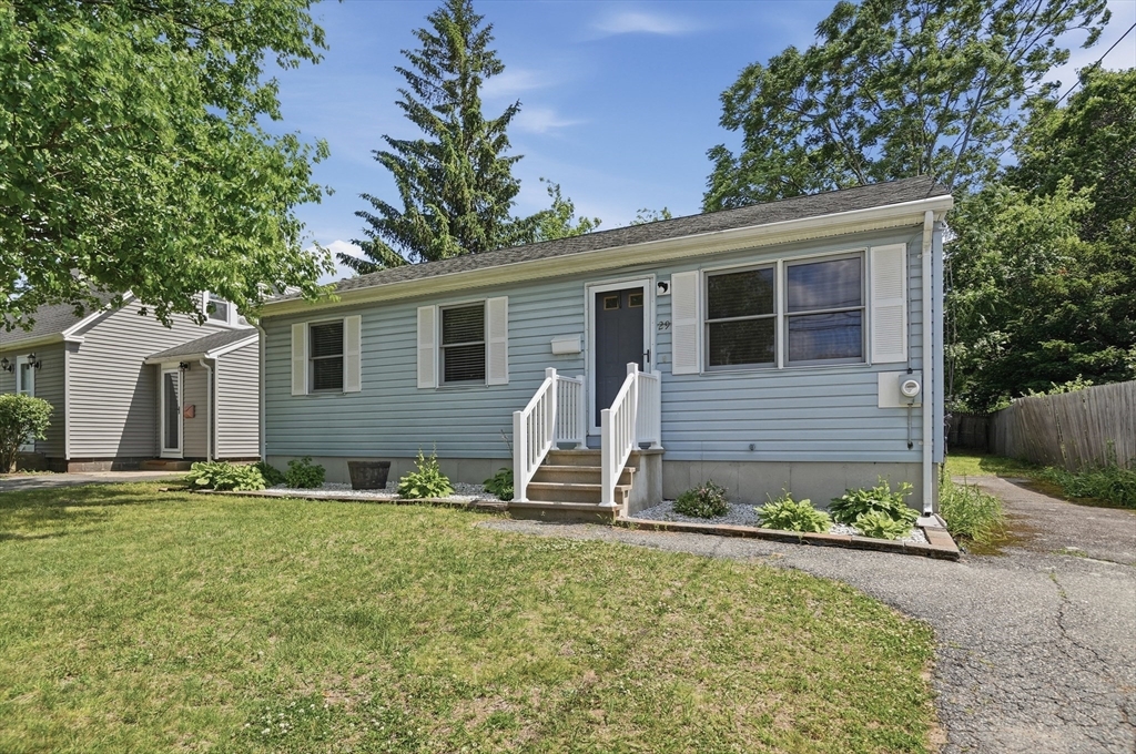 29 Rosella Street, Springfield, Massachusetts, 3 Bedrooms Bedrooms, 5 Rooms Rooms,1 BathroomBathrooms,Residential,For Sale,Rosella Street,73535215