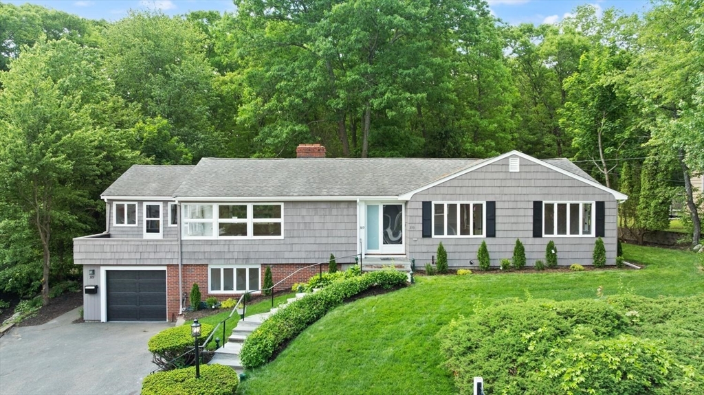 389 Porter St, Melrose, Massachusetts, 4 Bedrooms Bedrooms, 10 Rooms Rooms,2 BathroomsBathrooms,Residential,For Sale,Porter St,73528662
