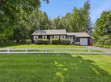 7 Highland Ave, South Hadley, Massachusetts, 3 Bedrooms Bedrooms, 5 Rooms Rooms,1 BathroomBathrooms,Residential,For Sale,Highland Ave,73523412
