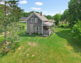 144 Horseneck Rd, Westport, Massachusetts, 3 Bedrooms Bedrooms, 6 Rooms Rooms,1 BathroomBathrooms,Residential,For Sale,Horseneck Rd,73536622