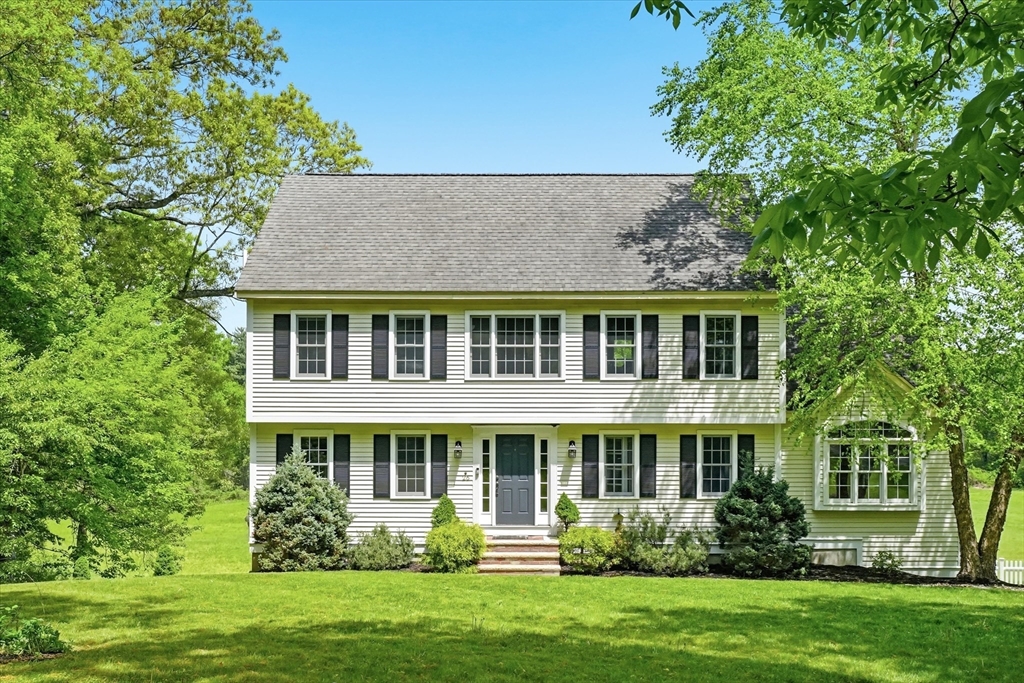 26 Long Hill Rd, Georgetown, Massachusetts, 3 Bedrooms Bedrooms, 7 Rooms Rooms,2.5 BathroomsBathrooms,Residential,For Sale,Long Hill Rd,73524725