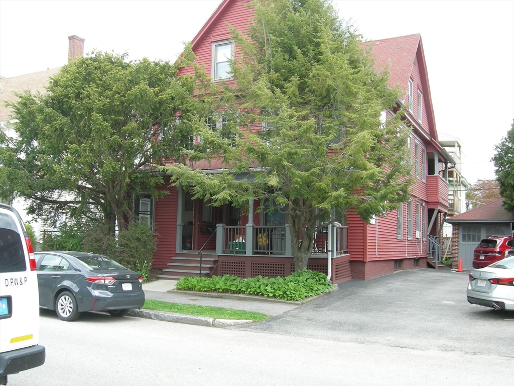 66 Fruit St, Worcester, Massachusetts, 12 Bedrooms Bedrooms, 18 Rooms Rooms,4 BathroomsBathrooms,Residential Income,For Sale,Fruit St,73520194