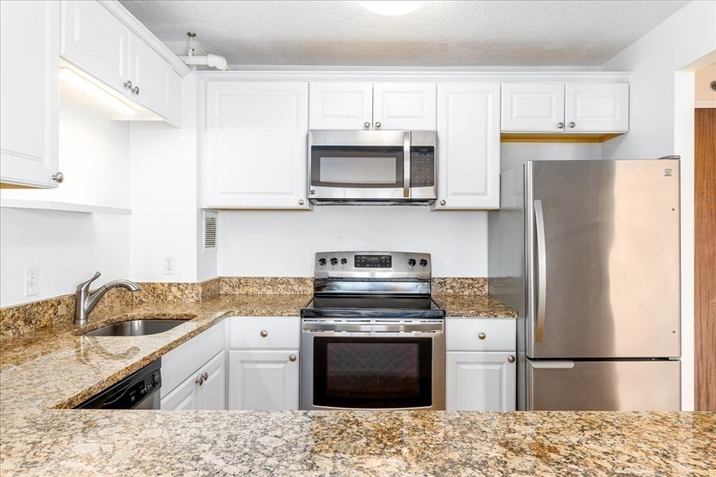 872 Massachusetts Ave, Cambridge, Massachusetts, 1 Bedroom Bedrooms, 3 Rooms Rooms,1.5 BathroomsBathrooms,Residential Lease,For Rent,Massachusetts Ave,73550981