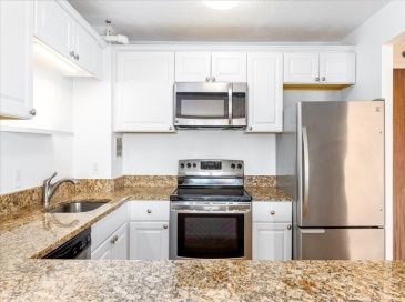 872 Massachusetts Ave, Cambridge, Massachusetts, 1 Bedroom Bedrooms, 3 Rooms Rooms,1.5 BathroomsBathrooms,Residential Lease,For Rent,Massachusetts Ave,73550981